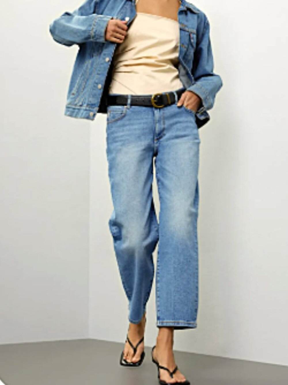 DL1961 Thea Boyfriend Relaxed Tapered Cropped Medium Wash Jeans--EUC--30